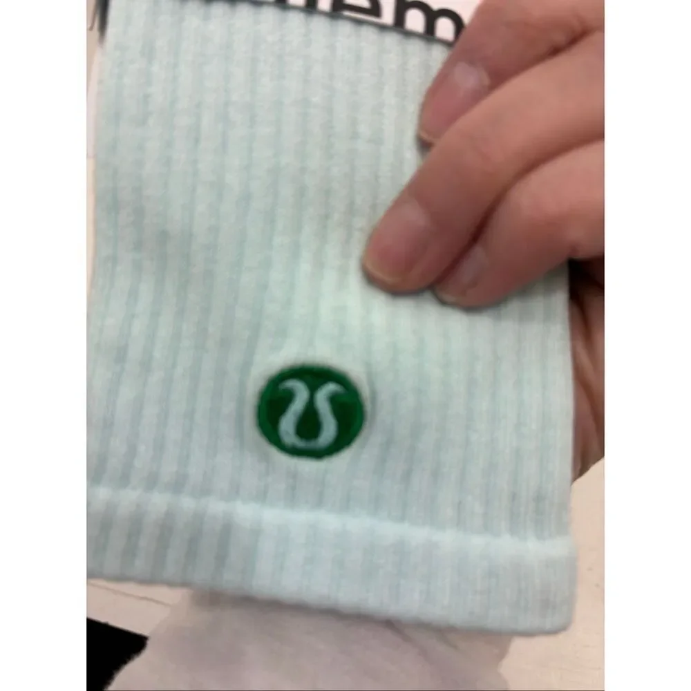 Lululemon NWT Daily Essential Socks in Green Size L